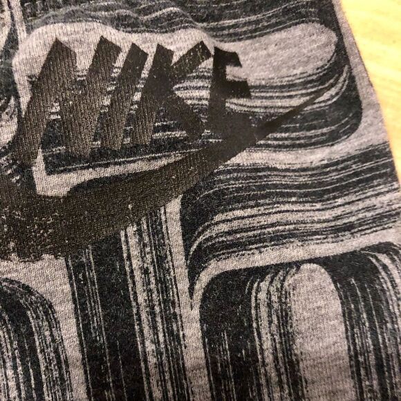 Nice leggings by Nike in size medium . - Picture 2 of 4